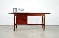 Meja Belajar Aesthetic