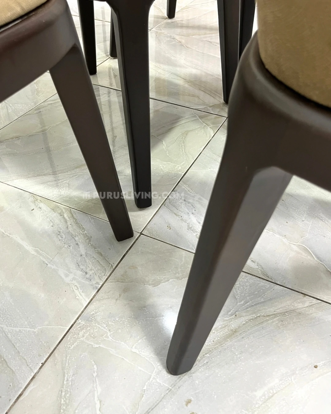 kursi restoran dan cafe minimalis modern